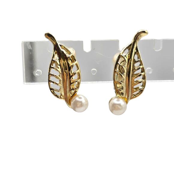 Vintage Leaf Clip On Earrings Faux Pearl Mid Century Style Jewelry Gold Tone - Picture 1 of 7